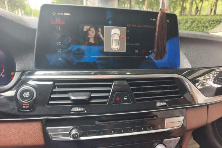 Used BMW 5 Series 2017 525Li Leading Model Audio And AC Panel