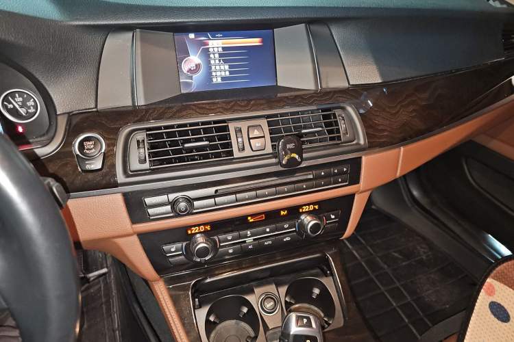 Used BMW 5 Series 2017 525Li Leading Model Audio And AC Panel