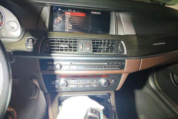Used BMW 5 Series 2017 525Li Luxury Design Package Audio And AC Panel