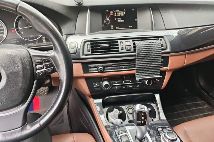 Used BMW 5 Series 2017 520Li Elegant Edition Audio And AC Panel