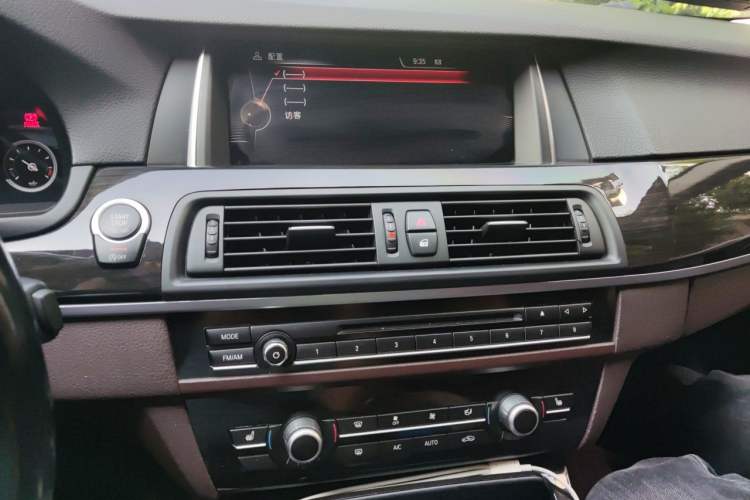 Used BMW 5 Series 2017 525Li Luxury Design Package Audio And AC Panel