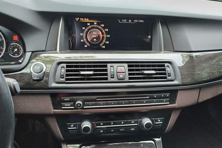 Used BMW 5 Series 2017 525Li Luxury Design Package Audio And AC Panel