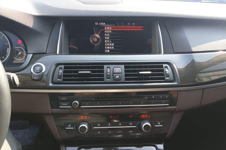 Used BMW 5 Series 2017 525Li Luxury Design Package Audio And AC Panel