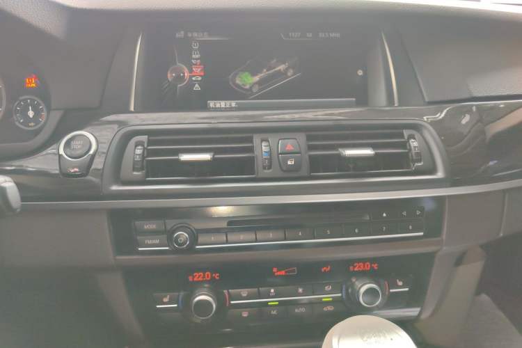 Used BMW 5 Series 2017 525Li Luxury Design Package Audio And AC Panel