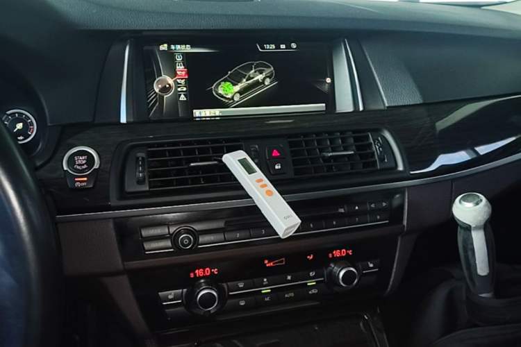 Used BMW 5 Series 2017 525Li Luxury Design Package Audio And AC Panel