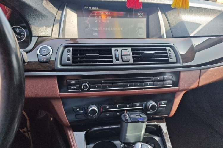 Used BMW 5 Series 2017 525Li Leading Model Audio And AC Panel