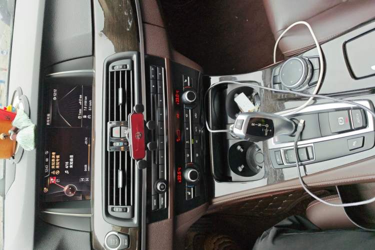 Used BMW 5 Series 2017 525Li Luxury Design Package Audio And AC Panel