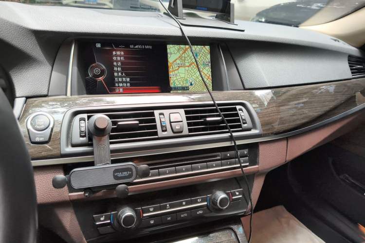 Used BMW 5 Series 2017 525Li Luxury Design Package Audio And AC Panel