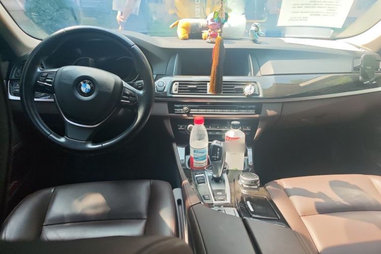 Used BMW 5 Series 2017 525Li Luxury Design Package Center Console