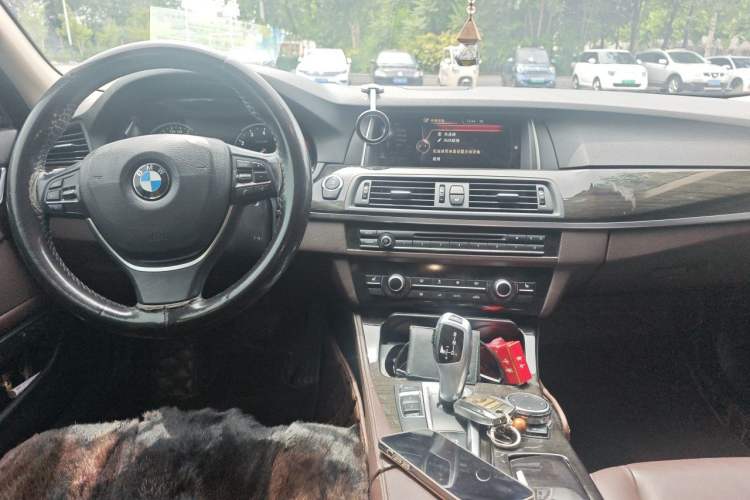 Used BMW 5 Series 2017 525Li Luxury Design Package Center Console