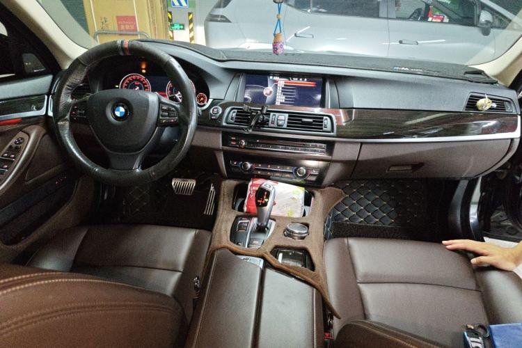 Used BMW 5 Series 2017 525Li Luxury Design Package Center Console