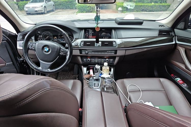 Used BMW 5 Series 2017 525Li Luxury Design Package Center Console