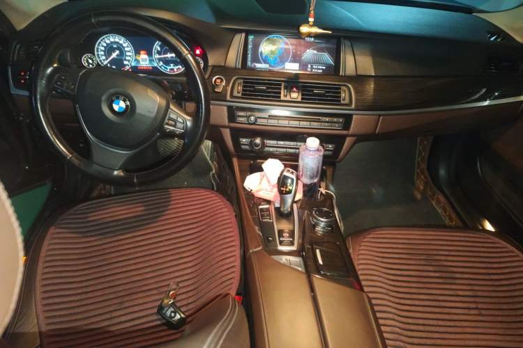 Used BMW 5 Series 2017 525Li Luxury Design Package Center Console
