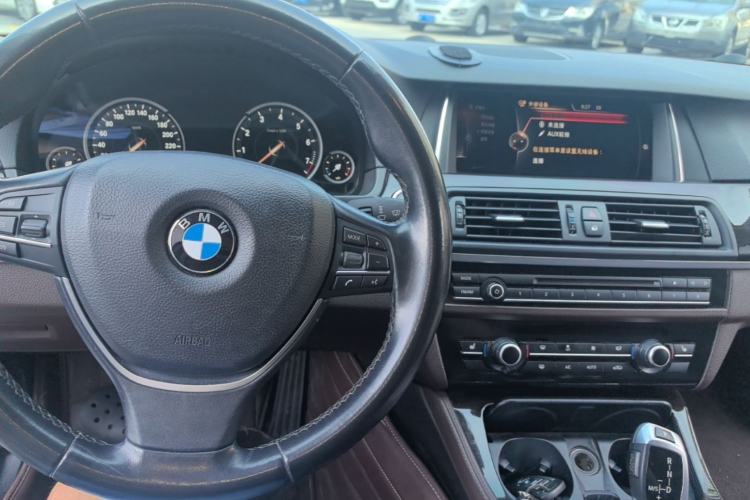 Used BMW 5 Series 2017 525Li Luxury Design Package Center Console