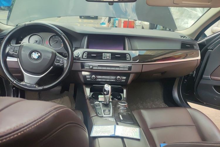 Used BMW 5 Series 2017 525Li Luxury Design Package Center Console