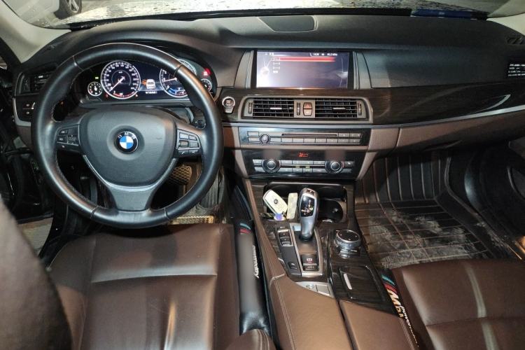 Used BMW 5 Series 2017 525Li Luxury Design Package Center Console