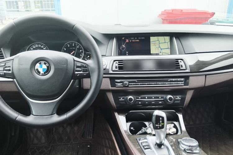 Used BMW 5 Series 2017 525Li Luxury Design Package Center Console