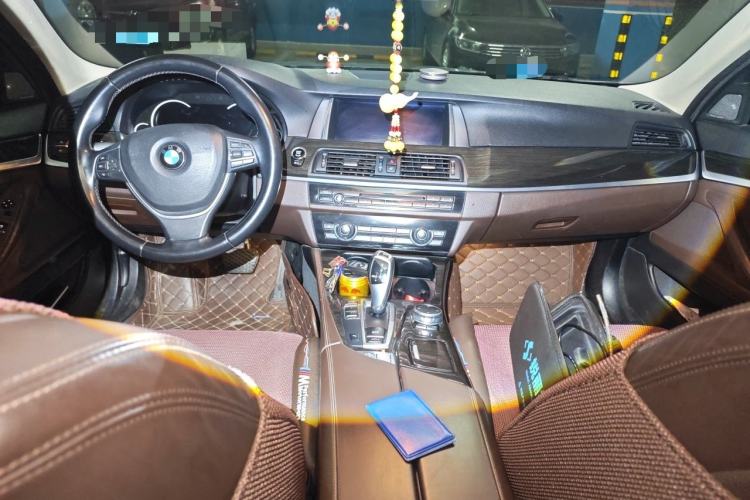 Used BMW 5 Series 2017 525Li Luxury Design Package Center Console
