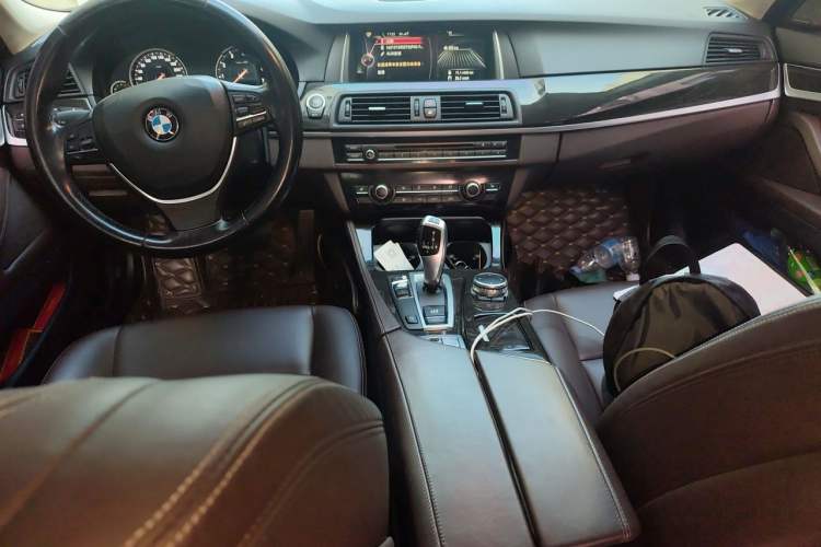 Used BMW 5 Series 2017 525Li Luxury Design Package Center Console