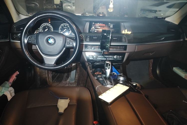 Used BMW 5 Series 2017 525Li Luxury Design Package Center Console