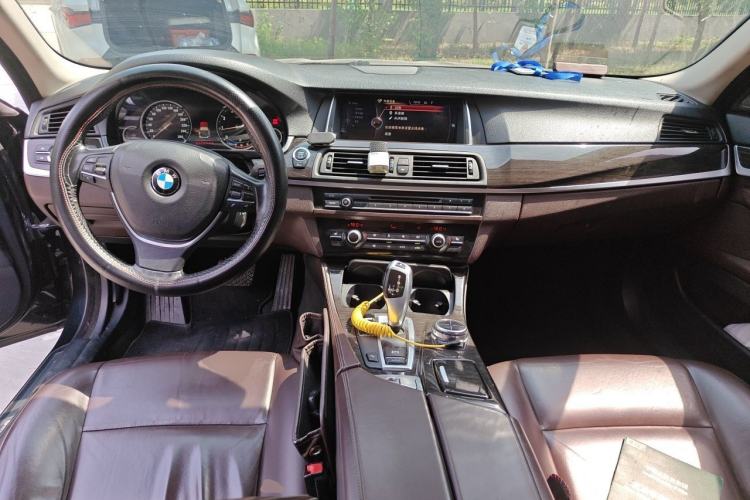 Used BMW 5 Series 2017 525Li Luxury Design Package Center Console