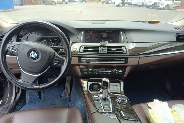 Used BMW 5 Series 2017 525Li Luxury Design Package Center Console