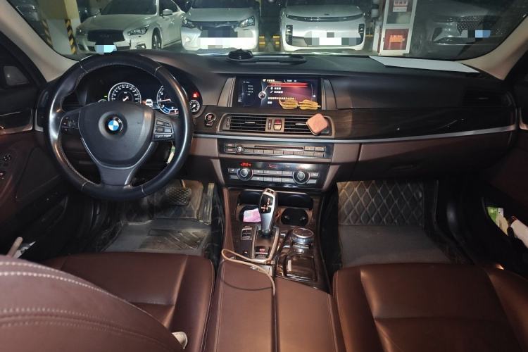 Used BMW 5 Series 2017 525Li Luxury Design Package Center Console