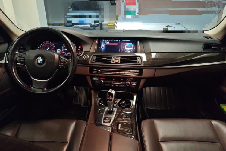 Used BMW 5 Series 2017 525Li Luxury Design Package Center Console
