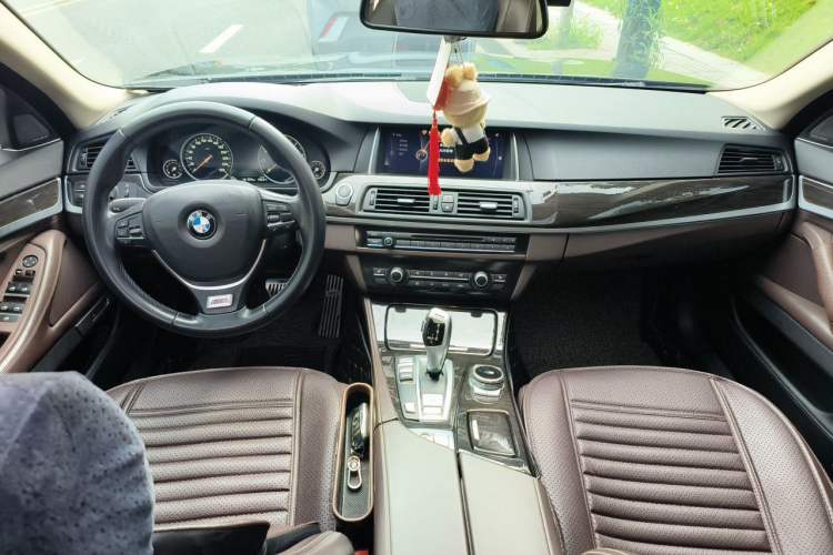 Used BMW 5 Series 2017 525Li Luxury Design Package Center Console