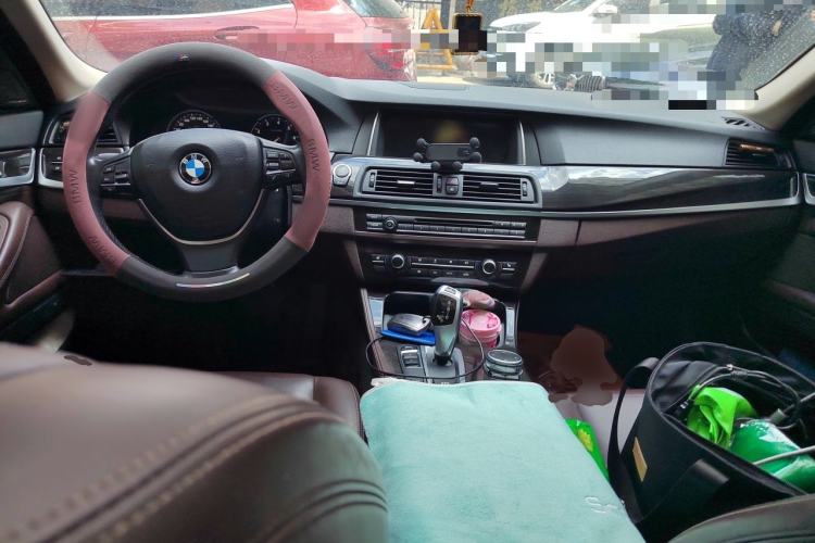 Used BMW 5 Series 2017 525Li Luxury Design Package Center Console