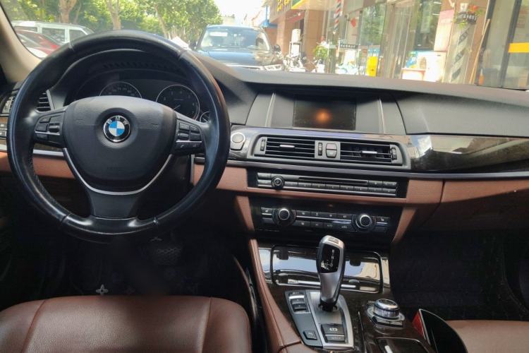 Used BMW 5 Series 2017 525Li Leading Model Center Console