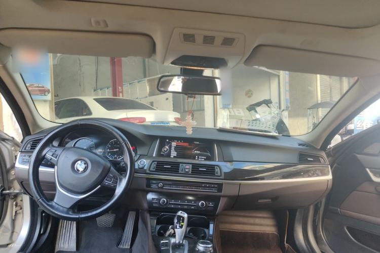 Used BMW 5 Series 2017 525Li Luxury Design Package Center Console