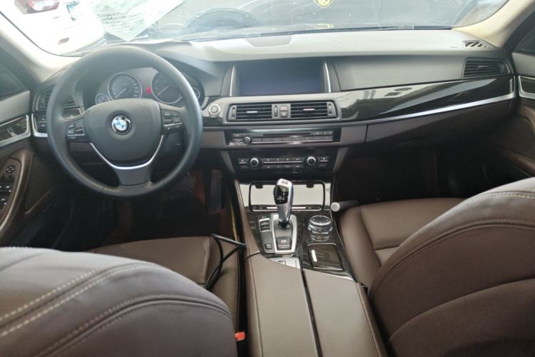 Used BMW 5 Series 2017 525Li Luxury Design Package Center Console