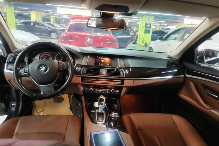 Used BMW 5 Series 2017 525Li Leading Model Center Console