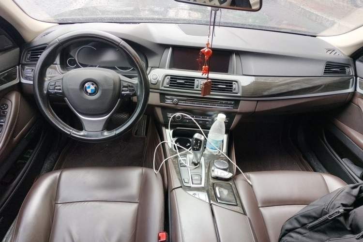 Used BMW 5 Series 2017 525Li Luxury Design Package Center Console