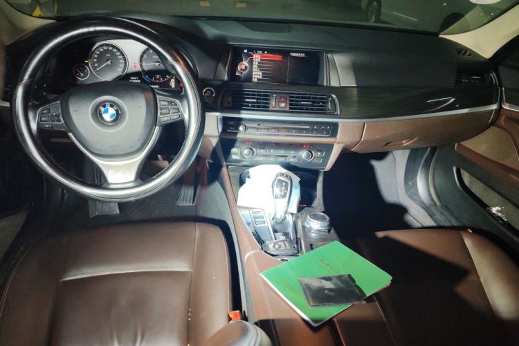 Used BMW 5 Series 2017 525Li Luxury Design Package Center Console