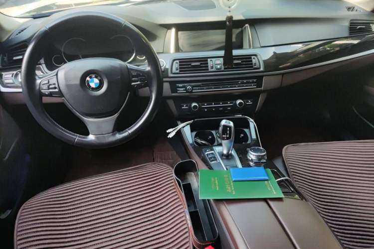 Used BMW 5 Series 2017 525Li Luxury Design Package Center Console