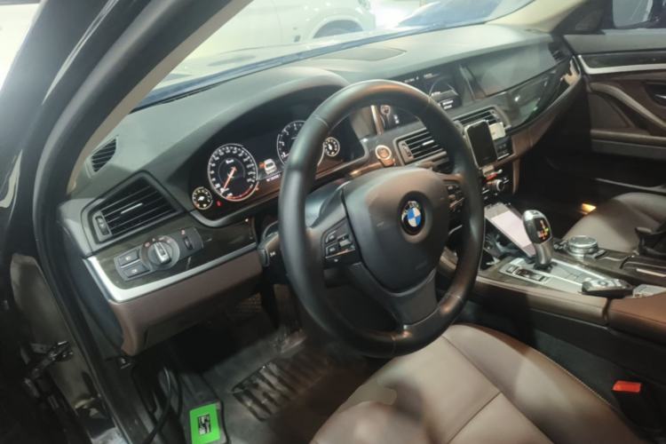 Used BMW 5 Series 2017 525Li Luxury Design Package Center Console