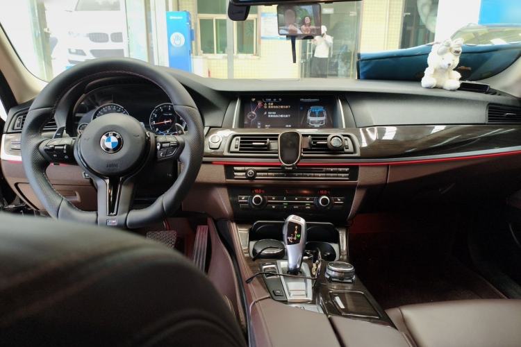 Used BMW 5 Series 2017 525Li Luxury Design Package Center Console