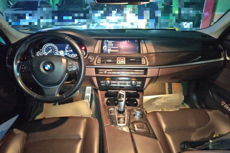 Used BMW 5 Series 2017 525Li Luxury Design Package Center Console