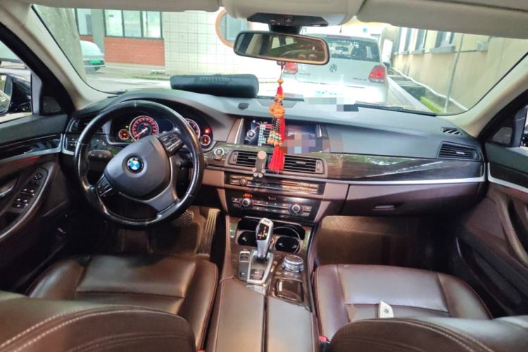 Used BMW 5 Series 2017 525Li Luxury Design Package Center Console
