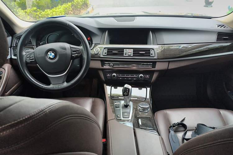 Used BMW 5 Series 2017 525Li Luxury Design Package Center Console