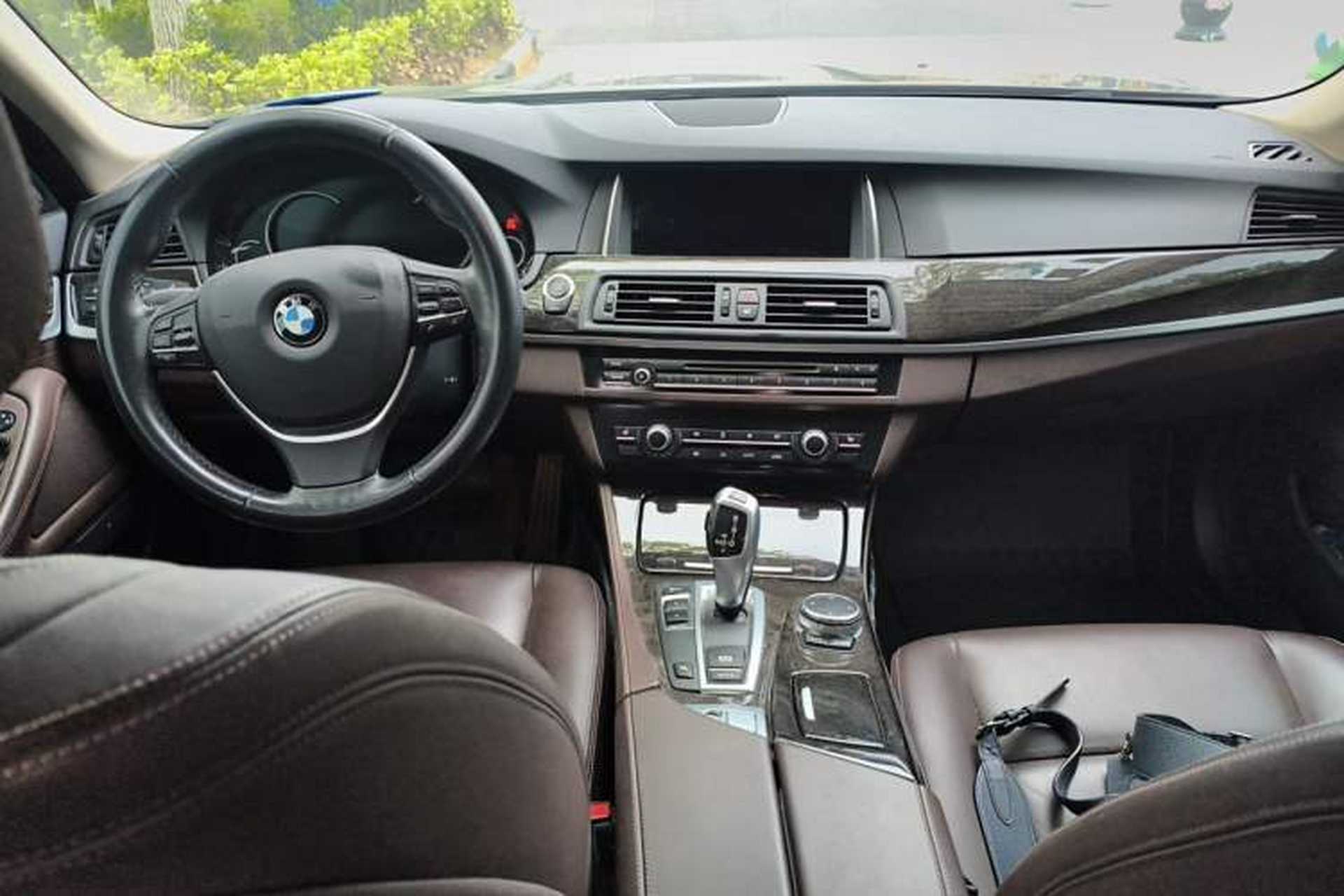 Used BMW 5 Series 2017 525Li Luxury Design Package Center Console