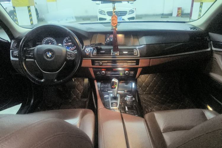 Used BMW 5 Series 2017 525Li Leading Model Center Console