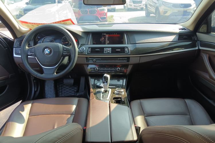 Used BMW 5 Series 2017 525Li Luxury Design Package Center Console