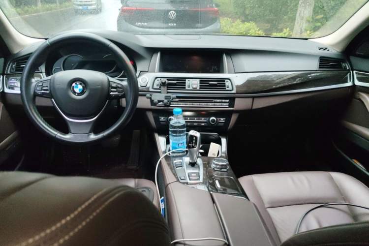 Used BMW 5 Series 2017 525Li Luxury Design Package Center Console