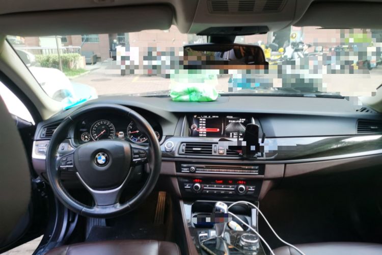 Used BMW 5 Series 2017 525Li Luxury Design Package Center Console