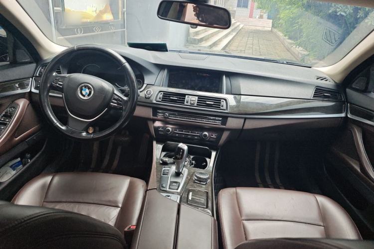 Used BMW 5 Series 2017 525Li Luxury Design Package Center Console