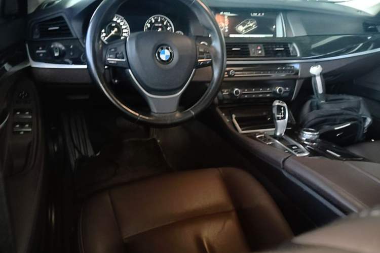 Used BMW 5 Series 2017 525Li Luxury Design Package Center Console