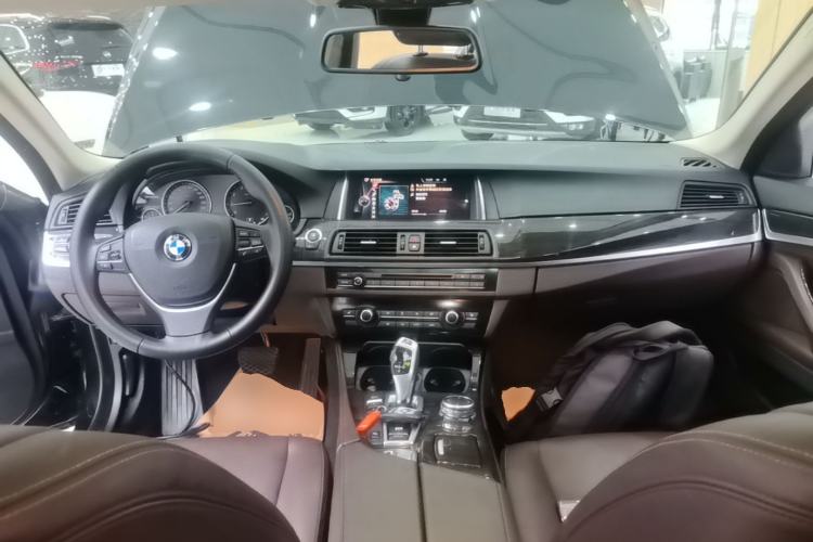 Used BMW 5 Series 2017 525Li Luxury Design Package Center Console